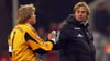 Oliver Kahn (l.) und Jürgen Klopp nach dem Pokalduell zwischen den Bayern und Mainz Januar 2006