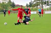 Jessen ist nicht nur bei diesem Tackling in Coswig erfolgreich. Durch den 2:1-Sieg wird die Tabellenführung in der Landesklasse erobert. 