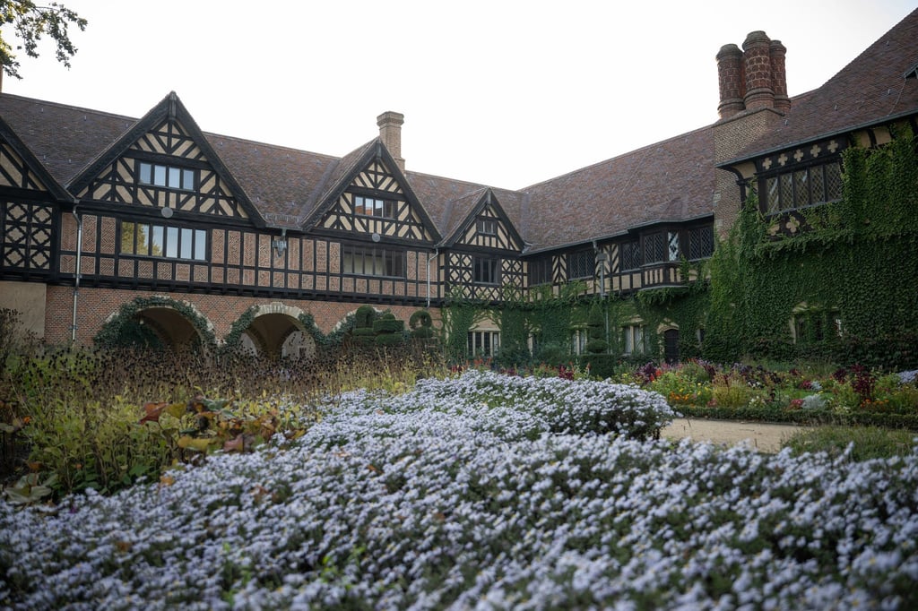Ab 1. November wird Schloss Cecilienhof im Neuen Garten in Potsdam geschlossen. Die Sanierung soll bis Herbst 2027 dauern.