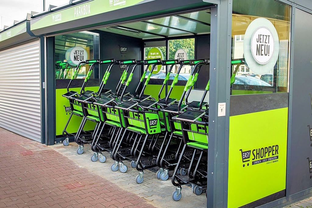 Aufmerksame E-Center-Kunden haben es seit Wochen mitverfolgt: Auf dem Parkplatz sind Boxen für die 36 neuen Wagen entstanden.
