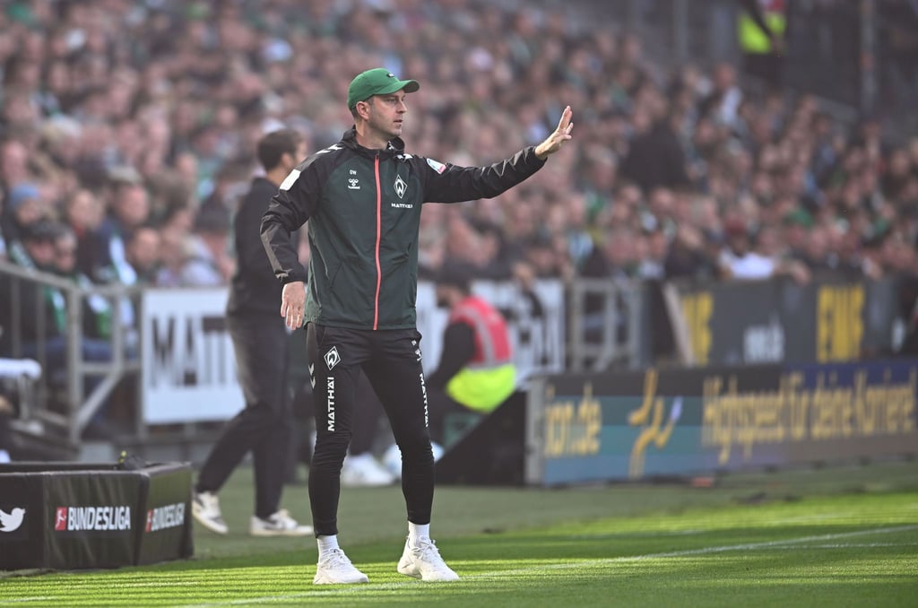 Werder Bremens Trainer Ole Werner angesichts des knappen Personals einiges ausdenken.