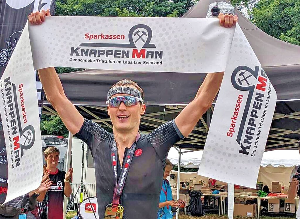 Michael Wegricht nach seinem Sieg bei der Deutschen Meisterschaft im Triathlon im Lausitzer Seenland. Dort startete der gebürtige Blankenburger, auf der Langdistanz erstmals in der Altersklasse 30.