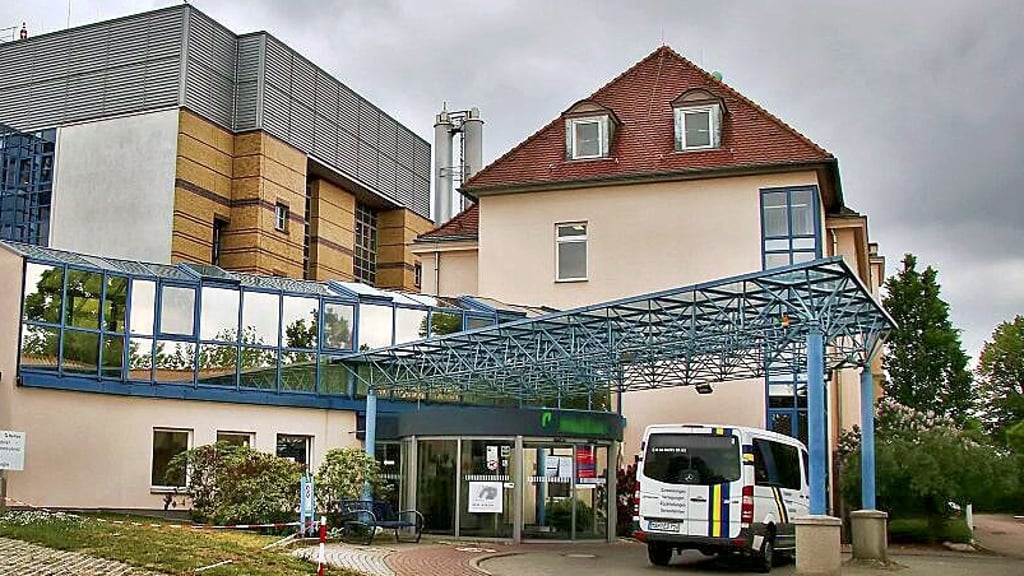 Der Eingang der Helios-Klinik in Sangerhausen.