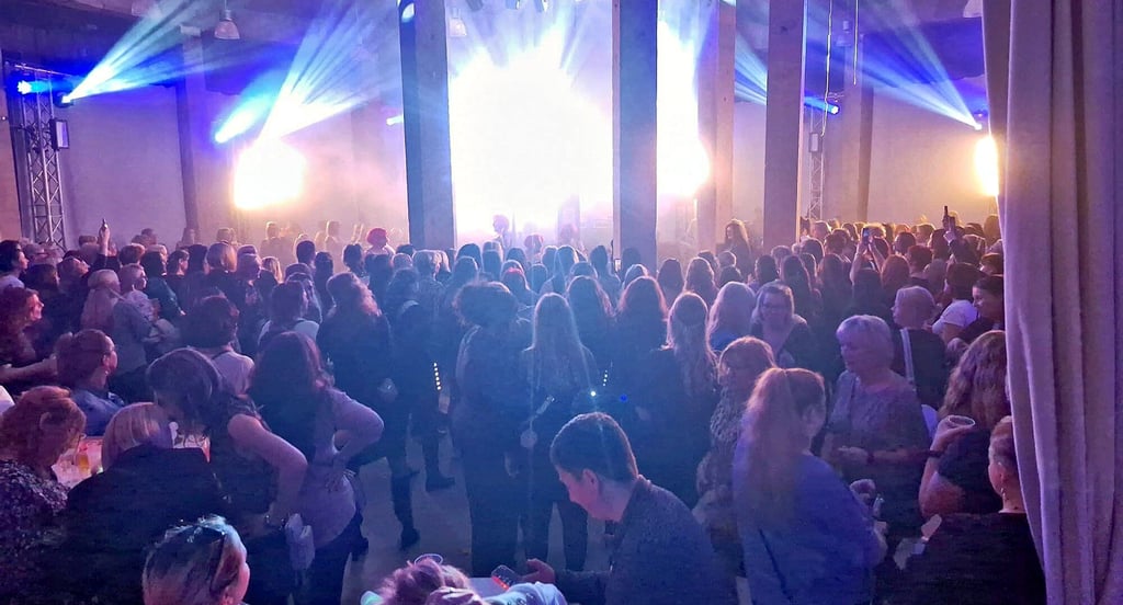 Die Frauentagsparty im Bitterfelder Wasserzentrum kam im März gut an. Nun steigen drei neue Tanzpartys.