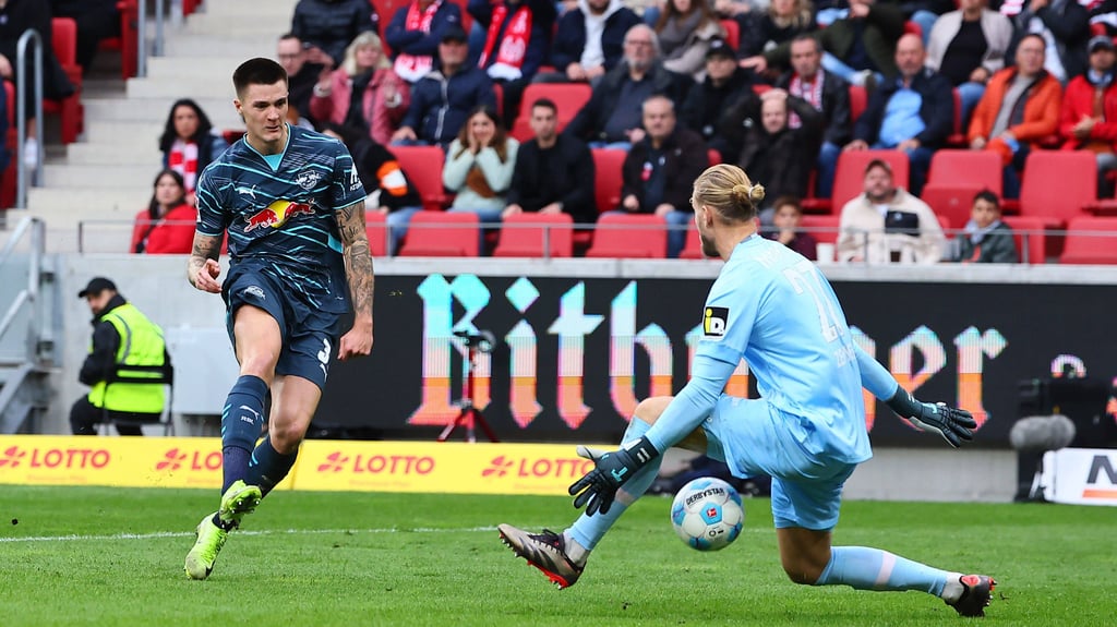 Benjamin Sesko scheitert an Robin Zentner.