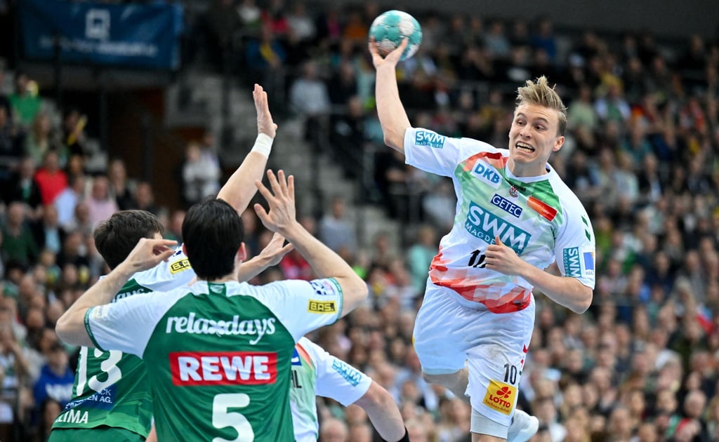 Auf Magdeburgs Gisli Kristjánsson (r) kam es auch im erneuten Ost-Derby gegen Leipzig drauf an.