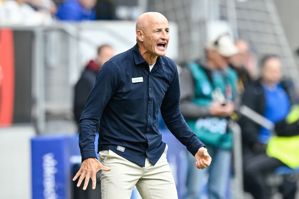 Trainer Peter Zeidler hat mit dem VfL Bochum noch kein Pflichtspiel gewonnen.