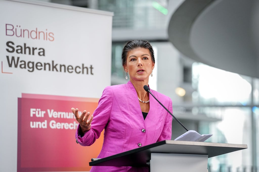 Die BSW-Chefin Sahra Wagenknecht kritisiert die jüngste Bundestagsrede von CDU-Chef Friedrich Merz zur Ukraine-Politik scharf. (Archivbild)