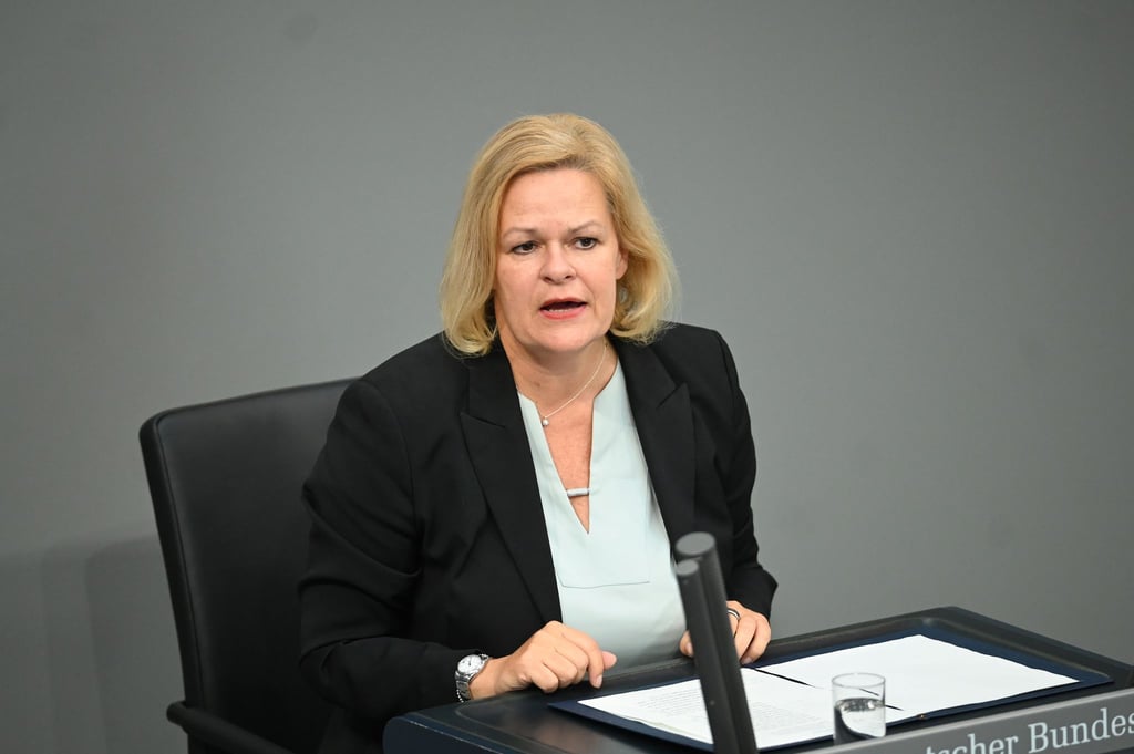Dass im Bundesrat Teile des sogenannten Sicherheitspakets blockiert worden sind, ärgert Bundesinnenministerin Nancy Faeser (SPD). Auch Bundeskanzler Olaf Scholz (SPD) hat sich dazu kritisch geäußert. (Archivbild)