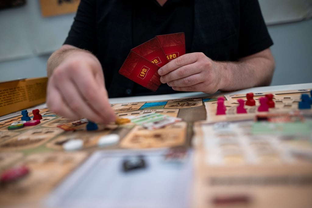 Geschichte anders erspielen im Brettspiel „Weimar - Der Kampf um die Demokratie“.
