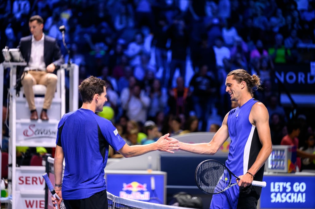 Alexander Zverev (r.) zieht in Wien souverän ins Achtelfinale ein.