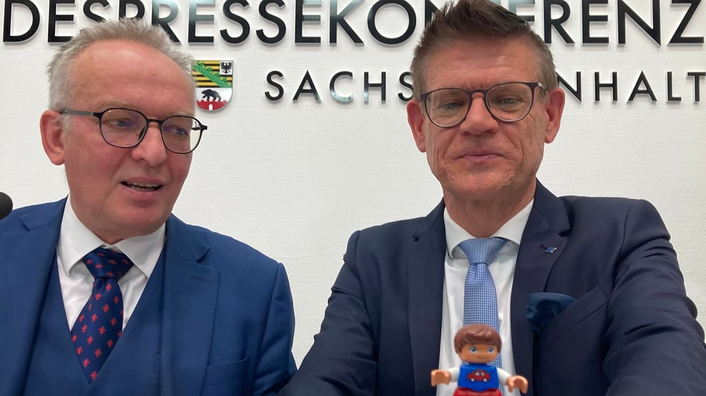 "Wurden über den Tisch gezogen": Dietrich Lührs (li) und Marco Eberl als Vertreter christlicher Schulen üben scharfe Kritik.