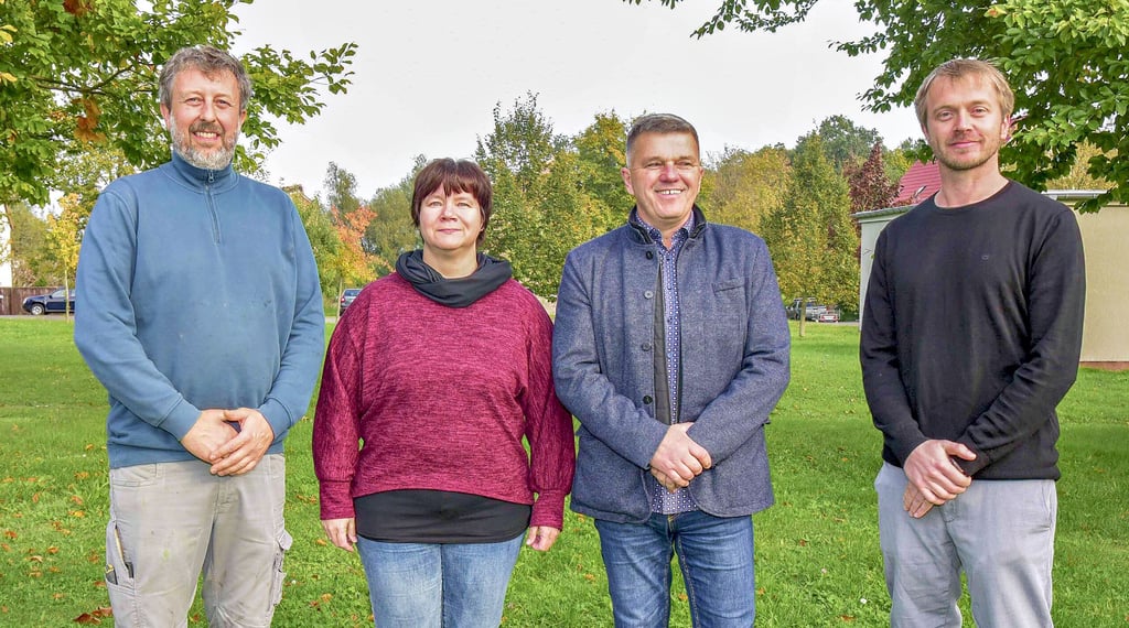 Sebastian Arndt, Katrin Lubitsch, Gunnar Johannes und Christoph Lange (v.l.n.r.) kandidieren für die Freie Wählergemeinschaft Brambach bei den Nachwahlen für den Ortschaftsrat. Ebenfalls für die Freien Wähler kandidiert Renate Krätke.