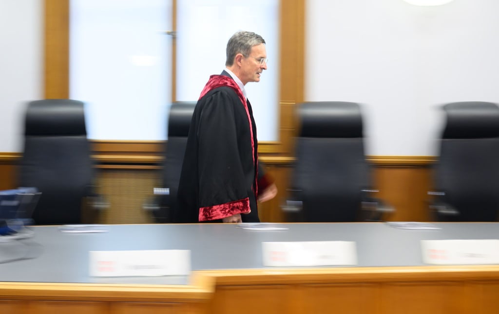 Der Staatsgerichtshof um Präsident Wilhelm Mestwerdt will seine Entscheidung in einigen Wochen verkünden.