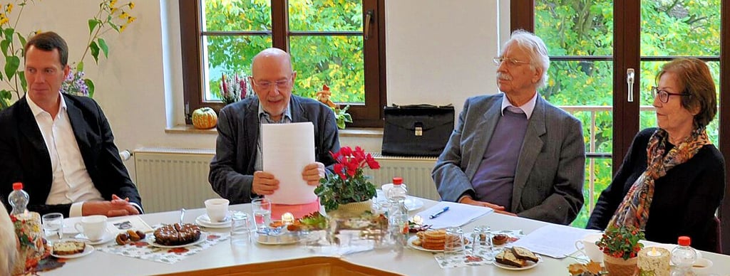 Ehrengäste beim Köppen-Freundeskreis (von links): Landrat Steffen Burchhardt, Alt-Bürgermeister Hartmut Glöckner und Wilhelm und Antje Ziehr.