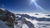 Deutschlands höchster Gipfel: die Zugspitze. Bayern gehört für den „Lonely Planet“ zu den Top-Zielen des kommenden Jahres. (Archivbild)