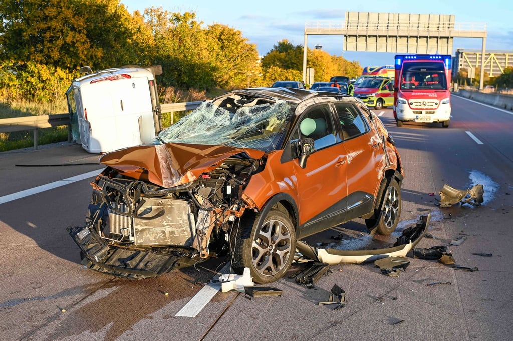 Ein Mensch starb bei dem Unfall.