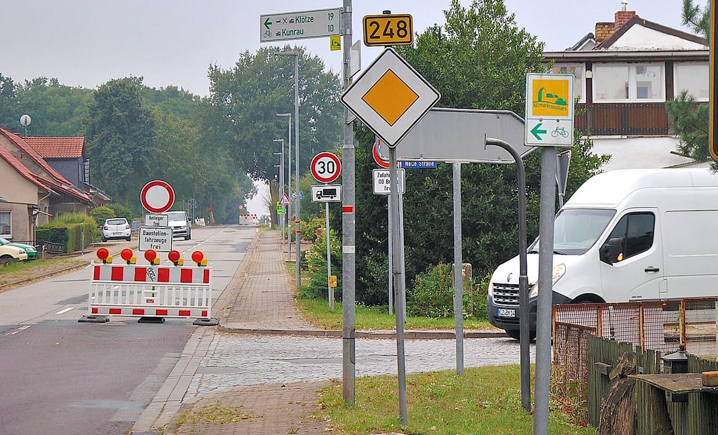 Im Sommer nächsten Jahres wartet die nächste Vollsperrung der B 248 in Mellin auf die Autofahrer. Dann wird die Ortsdurchfahrt ausgebaut.