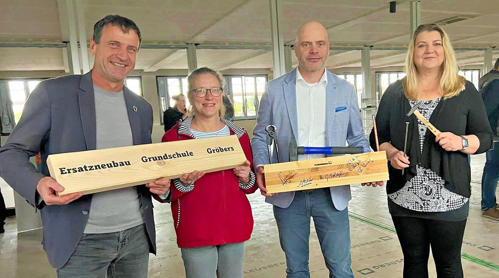 Steffen Kunnig, Gerit Tolstych, Andreas Michael und Michaela Naumann (v.l.n.r.) vollzogen das „Richtfest To Go“.