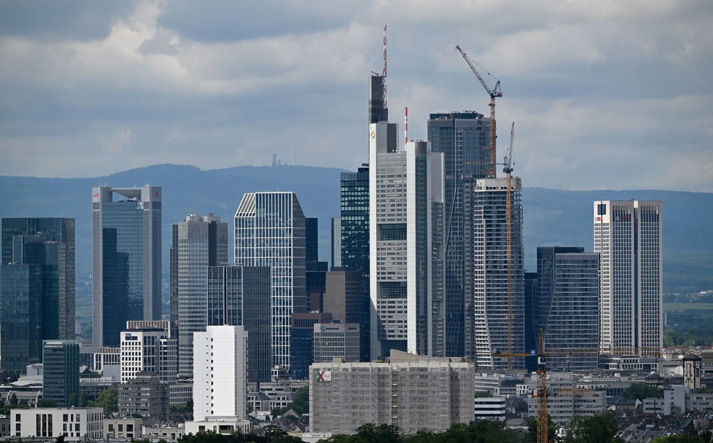 Die Banken vergeben Kredite an Unternehmen restriktiver.