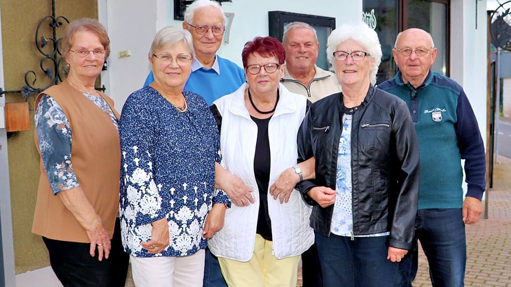 Sieben ehemalige Schülerinnen und Schüler kamen zum vierten Klassentreffen nach Derben.