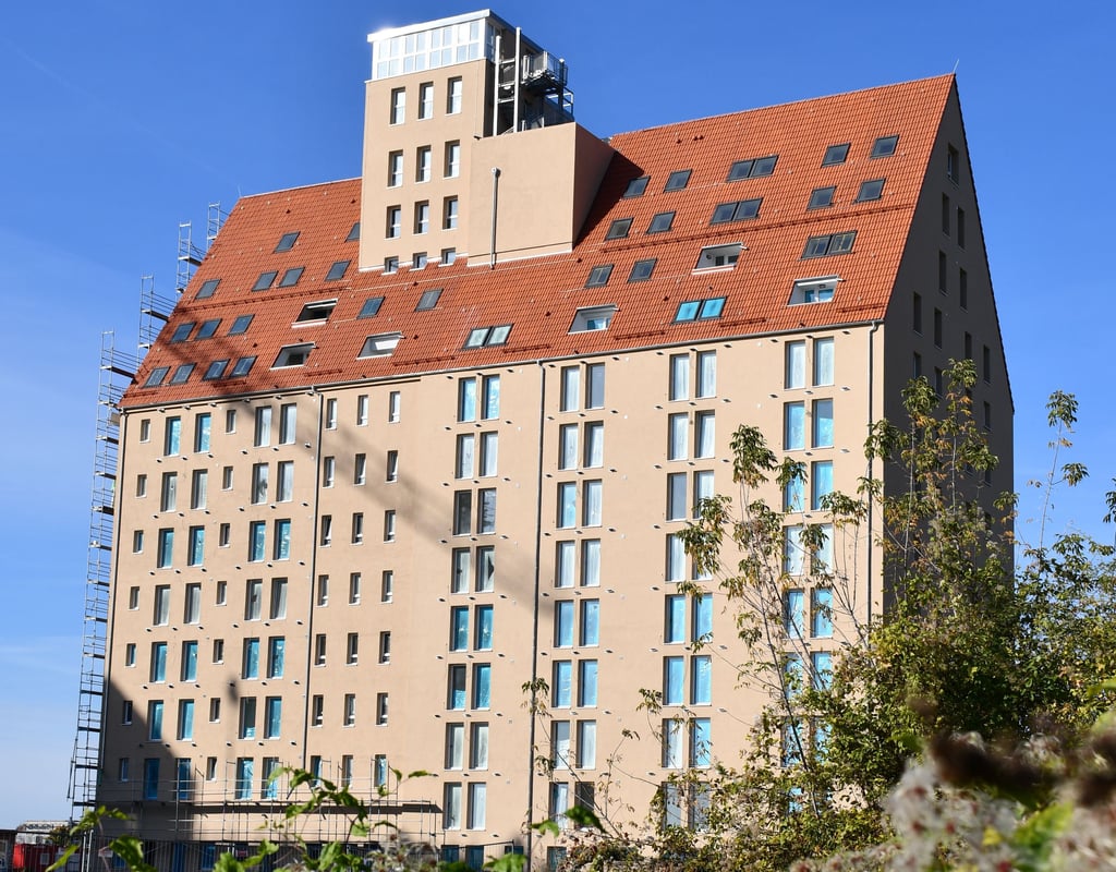 In Magdeburg entstehen in einem ehemaligen Speicher 116 Wohnungen. Deren Vermietung startet bald.