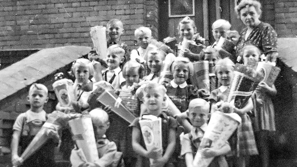 16 Mädchen und Jungen wurden 1954 in die Schule Derben eingeschult.