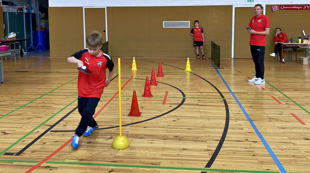 Auch die Sportvereine in Osterweddingen freuen sich darüber, dass nun der Neubau der Sporthalle kommt. Unser Foto zeigt eine Szene aus dem Training der Abteilung Tischtennis des Osterweddinger Sportvereins.