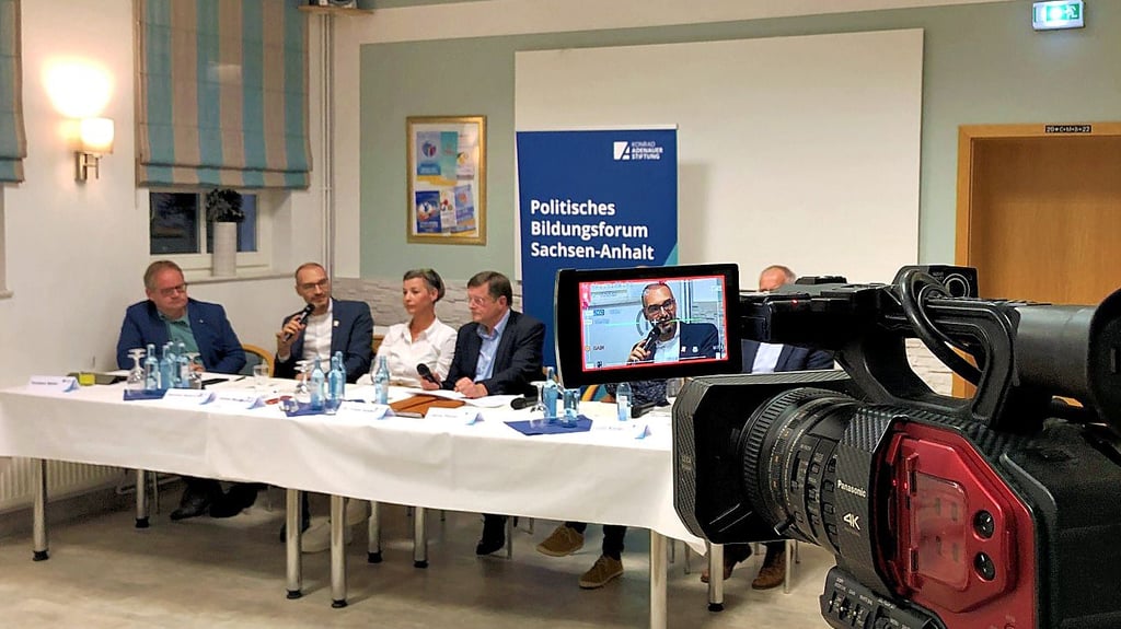 Die Diskussion über das Digitale Lernen an den Schulen wurde aus dem Rosenhotel live ins Internet übertragen.