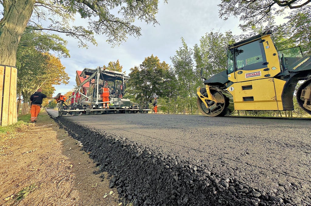 Neuen Asphalt hat die Kreisstraße zwischen Hohenziatz und Möckern schon.