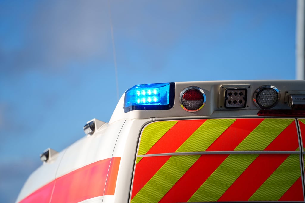 Bei Osterweddingen ist ein Fahrradfahrer bei einem Unfall schwer verletzt worden.