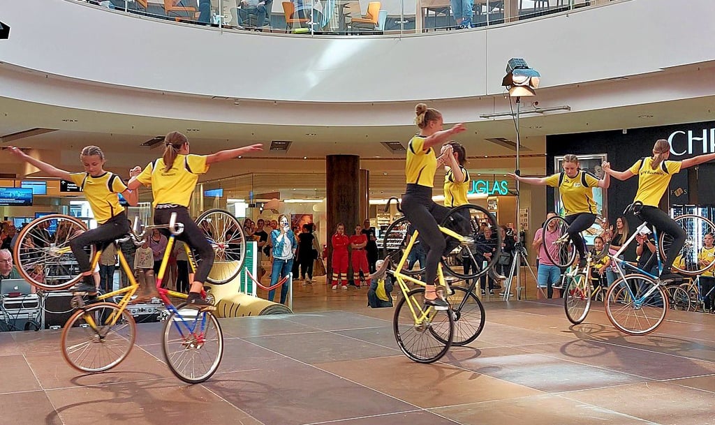 Bei der Sportarena im vergangenen Jahr gab es verschiedene Vorführungen – etwa von den Kunstradfahrerinnen.
