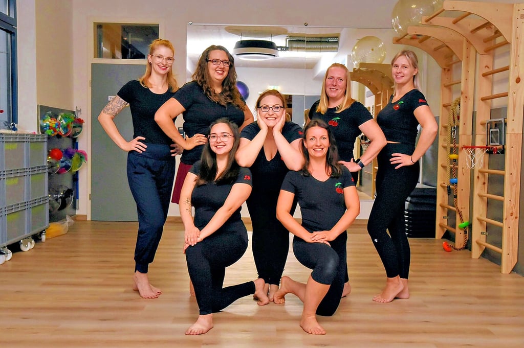 Seit drei Jahren ist Susann Michel (Bildmitte) ein Mitglied der Tanzgruppe „The Cherry Ladies“ aus Köthen.