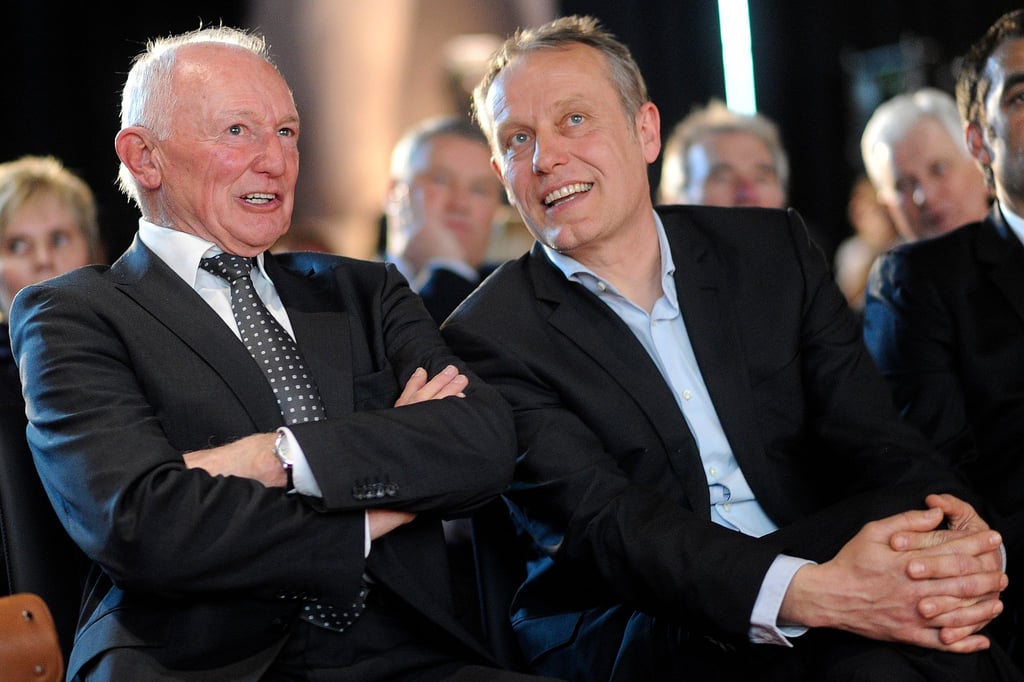 Gero Bisanz (l), hier mit Ex-Freiburg-Trainer Christian Streich, war der erste Bundestrainer der deutschen Fußballerinnen.