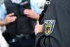 Die Bundespolizei hatte es in Halle mit einer aggressiven Teenagerin zu tun.