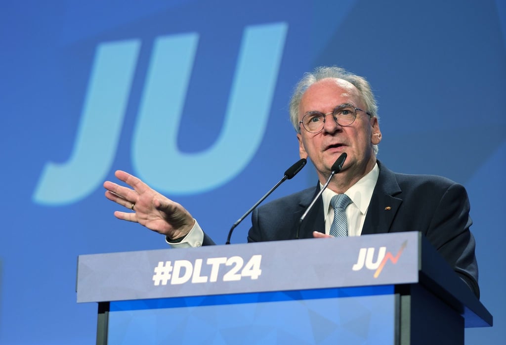 Die Junge Union versammelt sich in Halle, um sich auf die Bundestagswahl vorzubereiten. Der Ministerpräsident von Sachsen-Anhalt feuert den Unionsnachwuchs an. Und sendet auch Signale an den CSU-Chef.