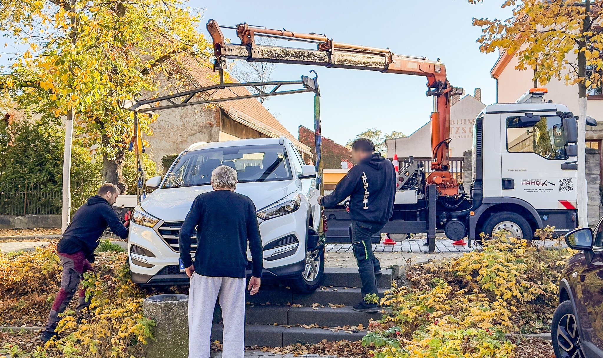 Skurriler Unfall im Burgenlandkreis ParkplatzPanne in Zeitz Rentner