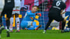 RB-Keeper Peter Gulacsi blieb nach der Halbzeit angeschlagen in der Kabine.