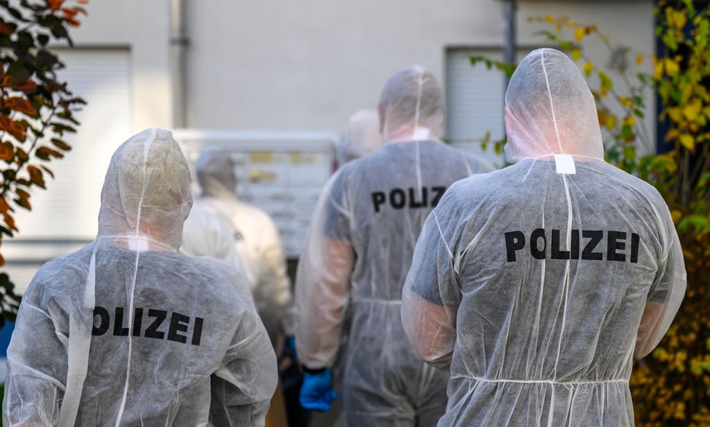 In Leipzig soll eine 13-Jährige ihre sieben Jahre alte Schwester so schwer verletzt haben, dass das jüngere Mädchen gestorben ist.