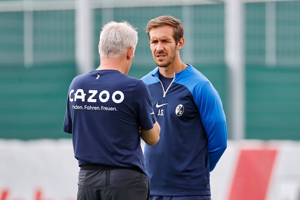 Freiburgs Ex-Trainer Christian Streich mit seinem Nachfolger Julian Schuster.