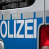 Im Landkreis Mansfeld-Südharz sucht die Polizei nach einem bewaffneten Mann, der am Sonntag eine Bäckerei überfallen und Geld erbeutet hat.