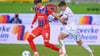 Der 1. FC Heidenheim um Paul Wanner (l) und die TSG 1899 Hoffenheim um Tom Bischof (r) kamen erst nach der Pause offensiv in Schwung.