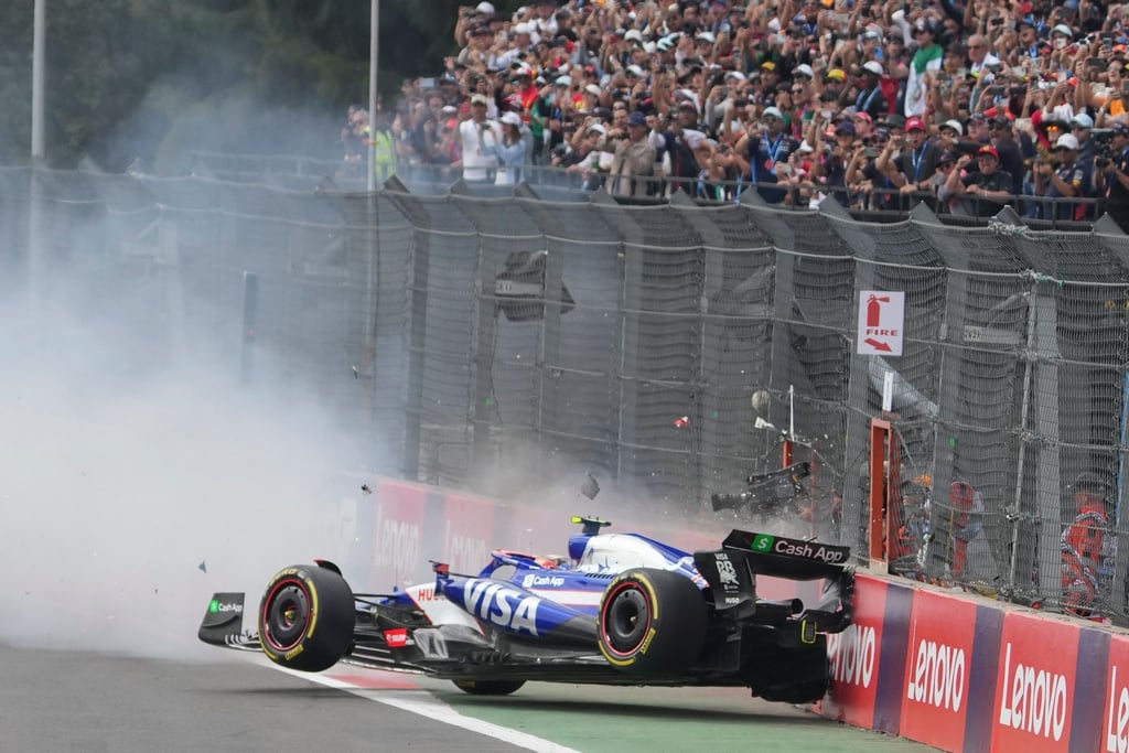 Mit seinem Crash sorgt Yuki Tsunoda direkt nach dem Start für eine Safety-Car-Phase.