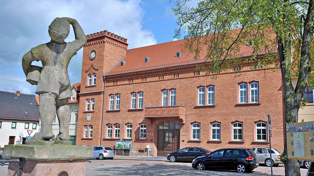 Im Zörbiger Rathaus wird der Haushalt für das Jahr 2025 zusammengestellt. Nach ersten Berechnungen fehlen Millionen zum Ausgleich.