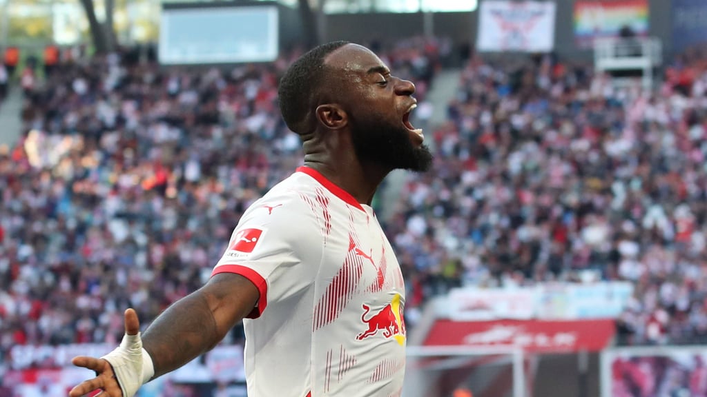 Lutsharel Geertruida nach seinem ersten Tor für RB Leipzig.