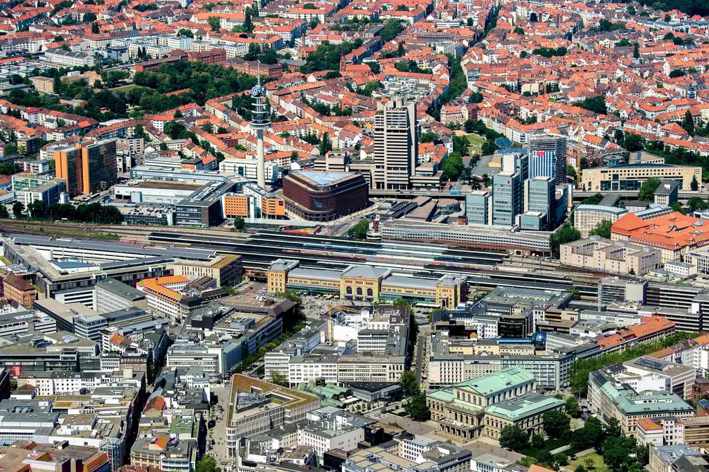 Eine Behilfsbrücke am Südschnellweg wird eingeweiht (Symbolbild)