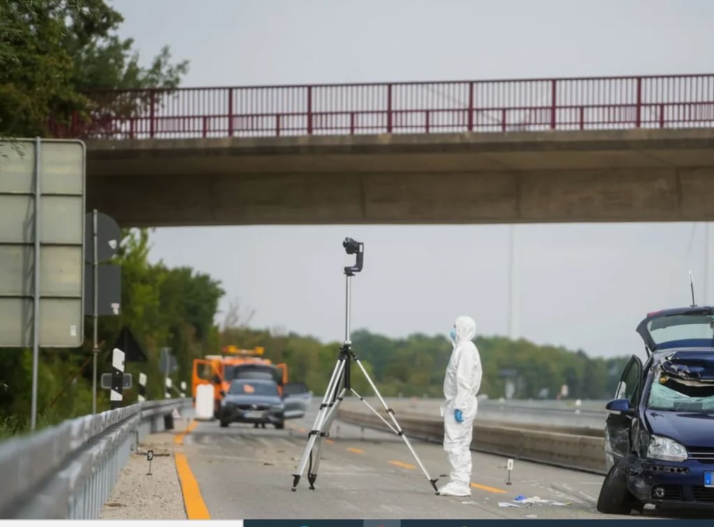 Auf der A2 bei Bornstedt ist ein faustgroßer Gegenstand von einer Brücke geworfen worden.