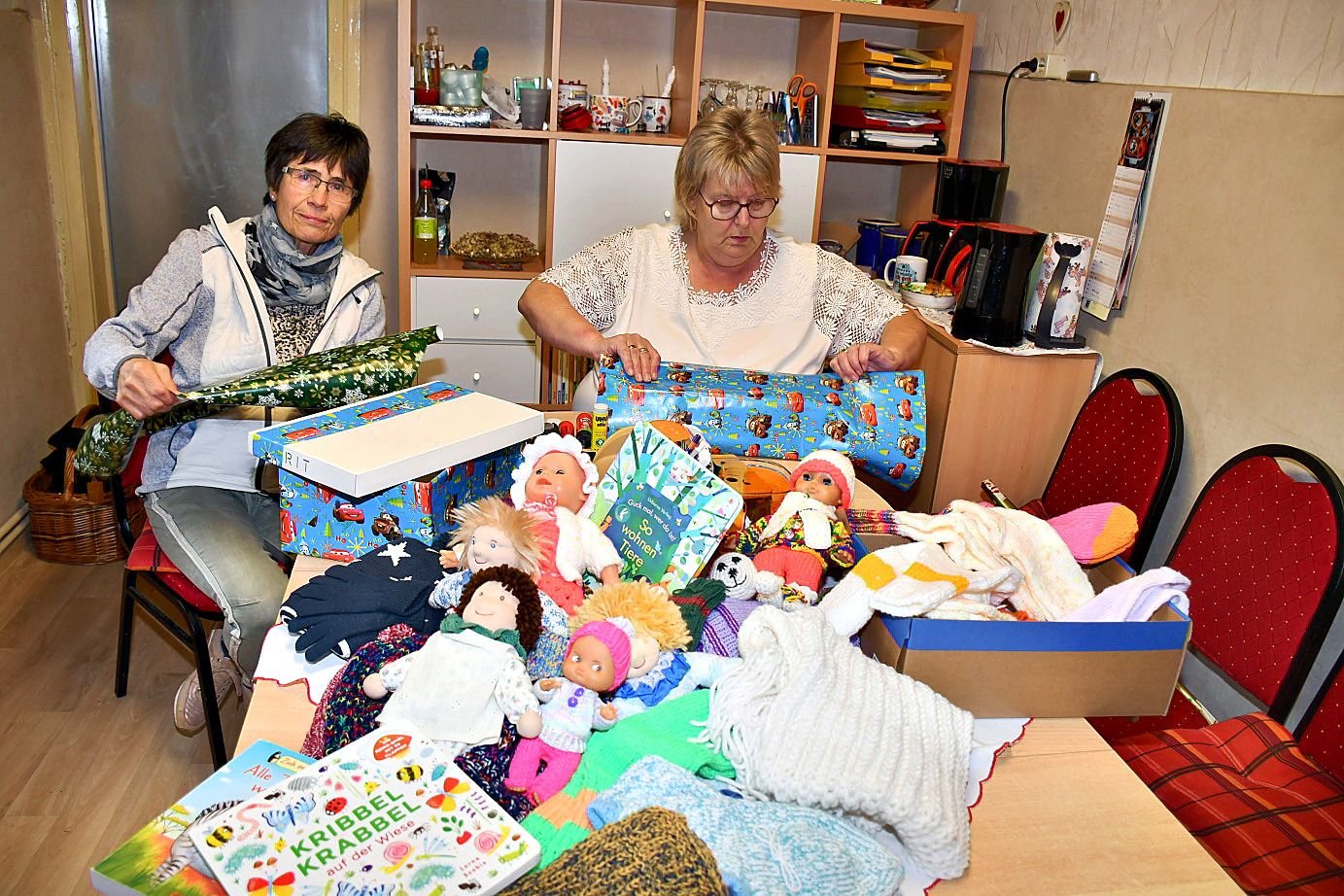 Spielzeug und Kleidung gesucht: Für Kinder: Schuhkartons mit nützlichen Geschenken zu Weihnachten