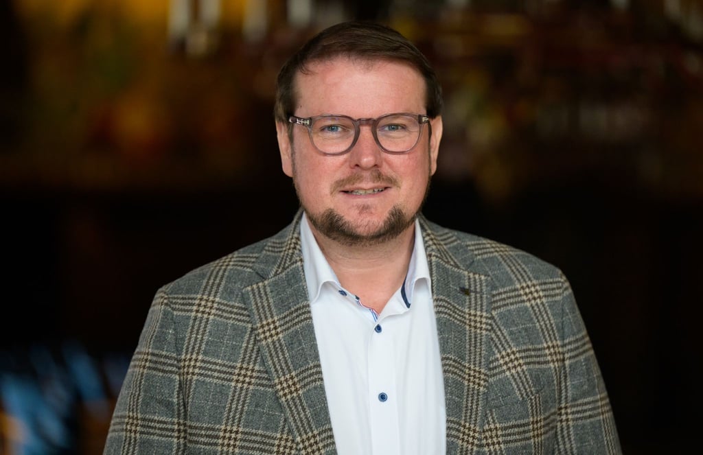 Emdens Oberbürgermeister Tim Kruithoff will sich für den VW-Standort in seiner Stadt einsetzen. (Archivbild)