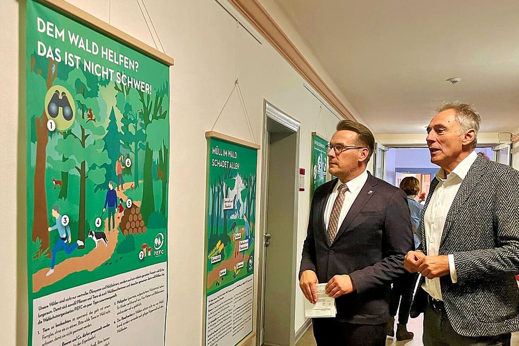 Im Rathaus Wernigerode ist eine neue Ausstellung der Waldschutzorganisation PEFC Deutschland zu sehen.